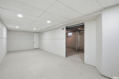 Tiny photo for 2639 WHITEWOOD Avenue, Davenport, IA 52802 (MLS # QC4270022)