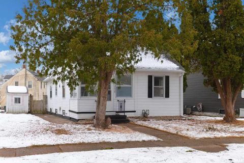 Tiny photo for 2639 WHITEWOOD Avenue, Davenport, IA 52802 (MLS # QC4270022)