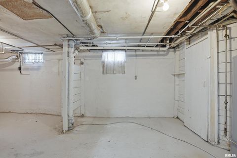 Tiny photo for 2639 WHITEWOOD Avenue, Davenport, IA 52802 (MLS # QC4270022)