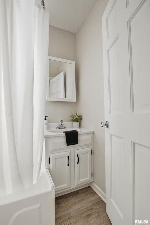 Tiny photo for 2639 WHITEWOOD Avenue, Davenport, IA 52802 (MLS # QC4270022)