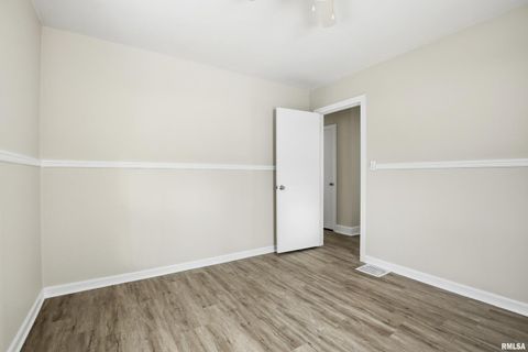 Tiny photo for 2639 WHITEWOOD Avenue, Davenport, IA 52802 (MLS # QC4270022)