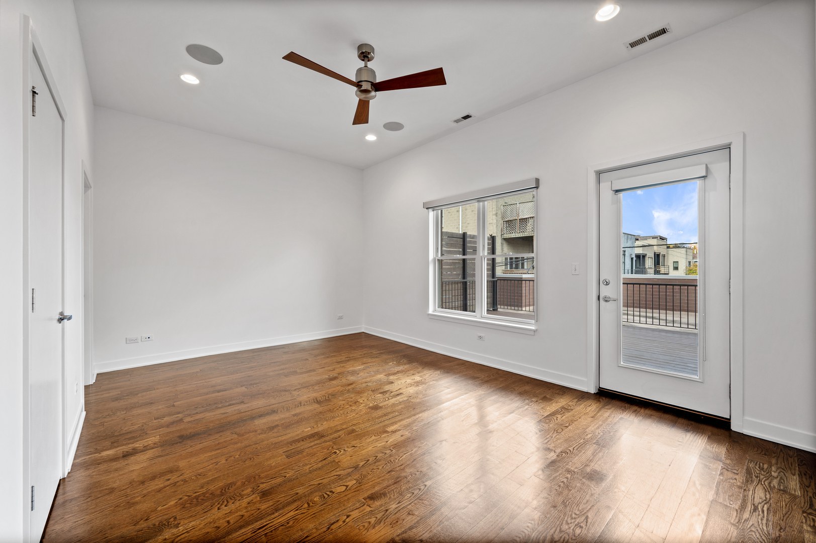 Chicago, Illinois 60622, United States, 3 Bedrooms Bedrooms, ,2 BathroomsBathrooms,Residential,Active,228117