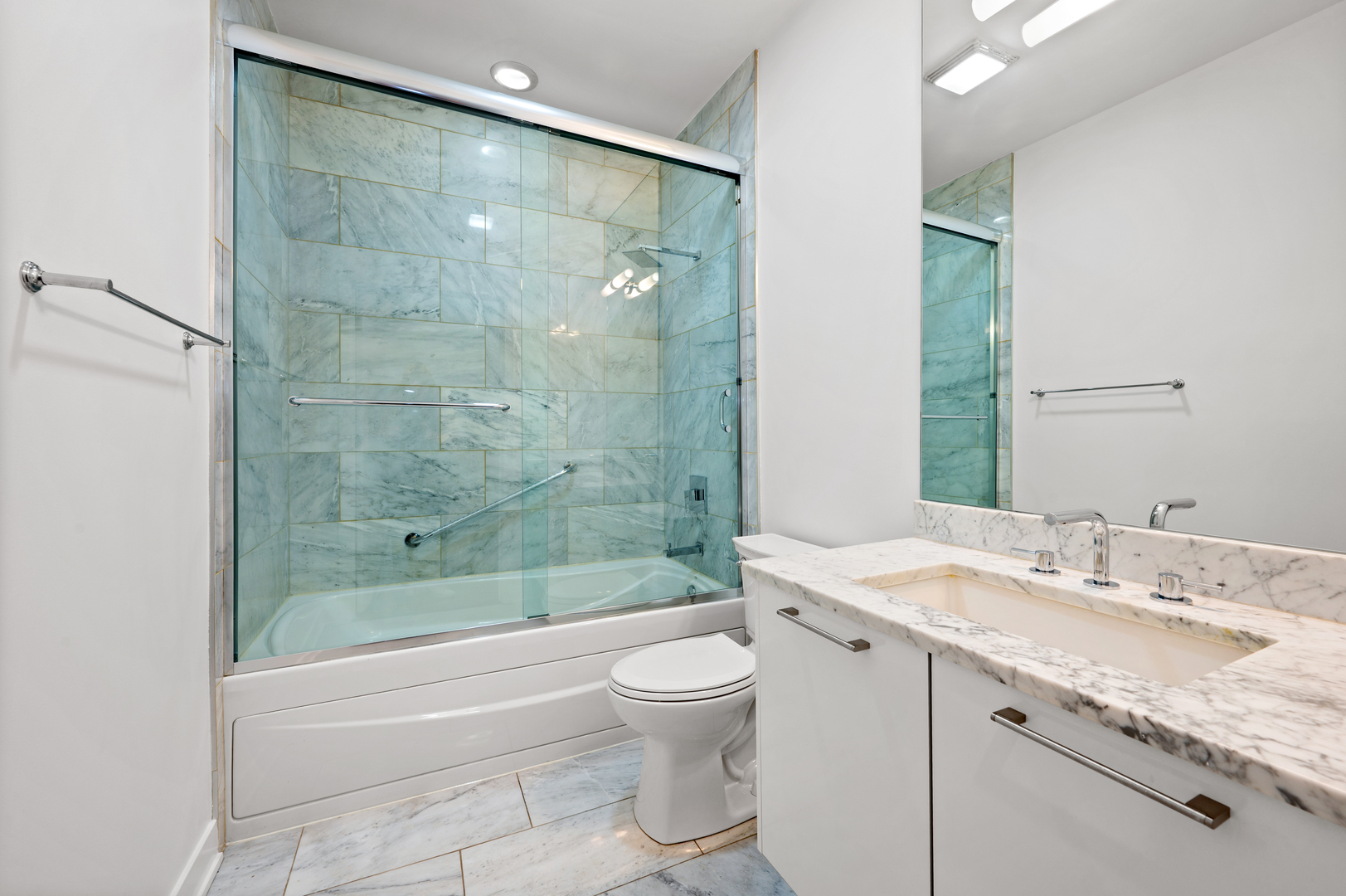 Chicago, Illinois 60622, United States, 3 Bedrooms Bedrooms, ,2 BathroomsBathrooms,Residential,Active,228117