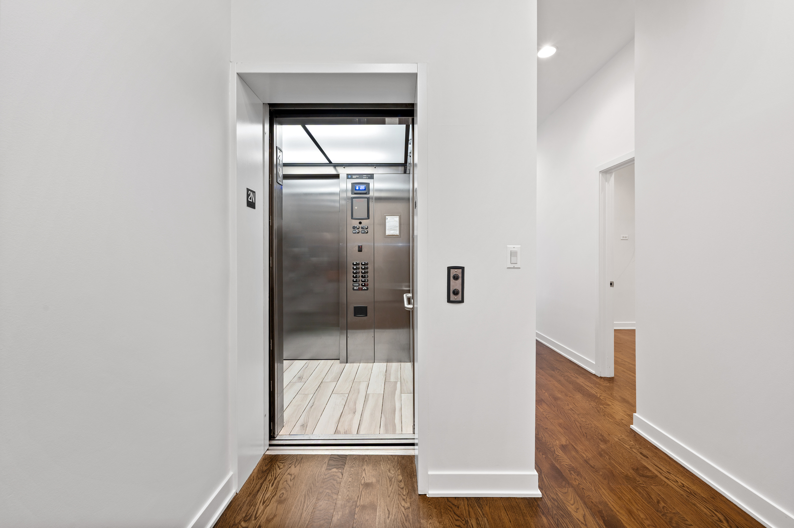 Chicago, Illinois 60622, United States, 3 Bedrooms Bedrooms, ,2 BathroomsBathrooms,Residential,Active,228117