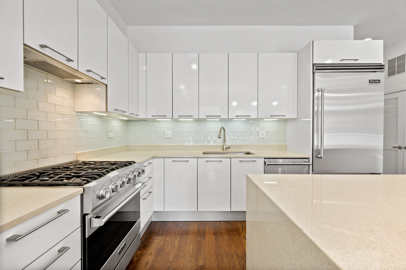 Chicago, Illinois 60622, United States, 3 Bedrooms Bedrooms, ,2 BathroomsBathrooms,Residential,Active,228117