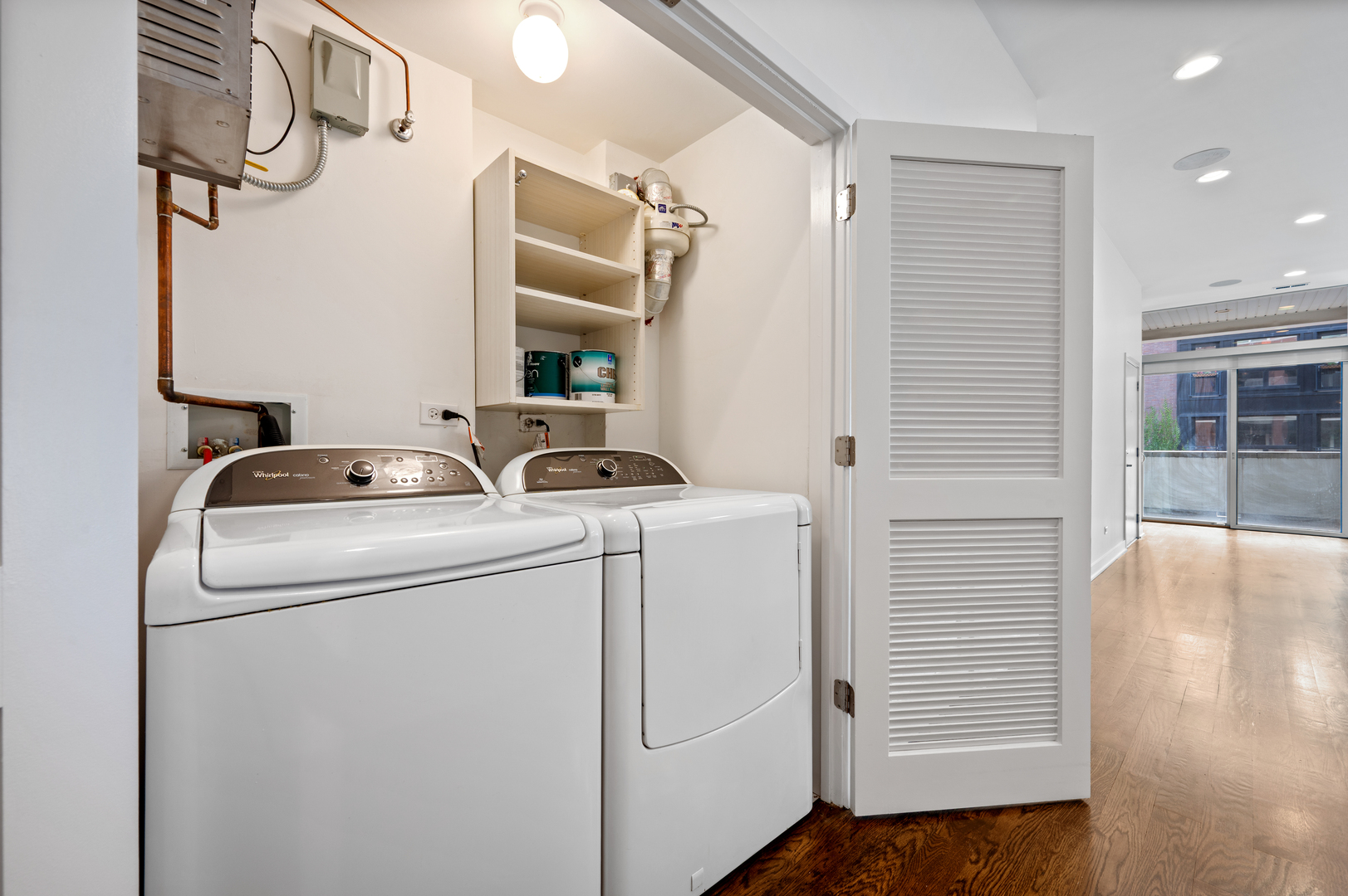 Chicago, Illinois 60622, United States, 3 Bedrooms Bedrooms, ,2 BathroomsBathrooms,Residential,Active,228117