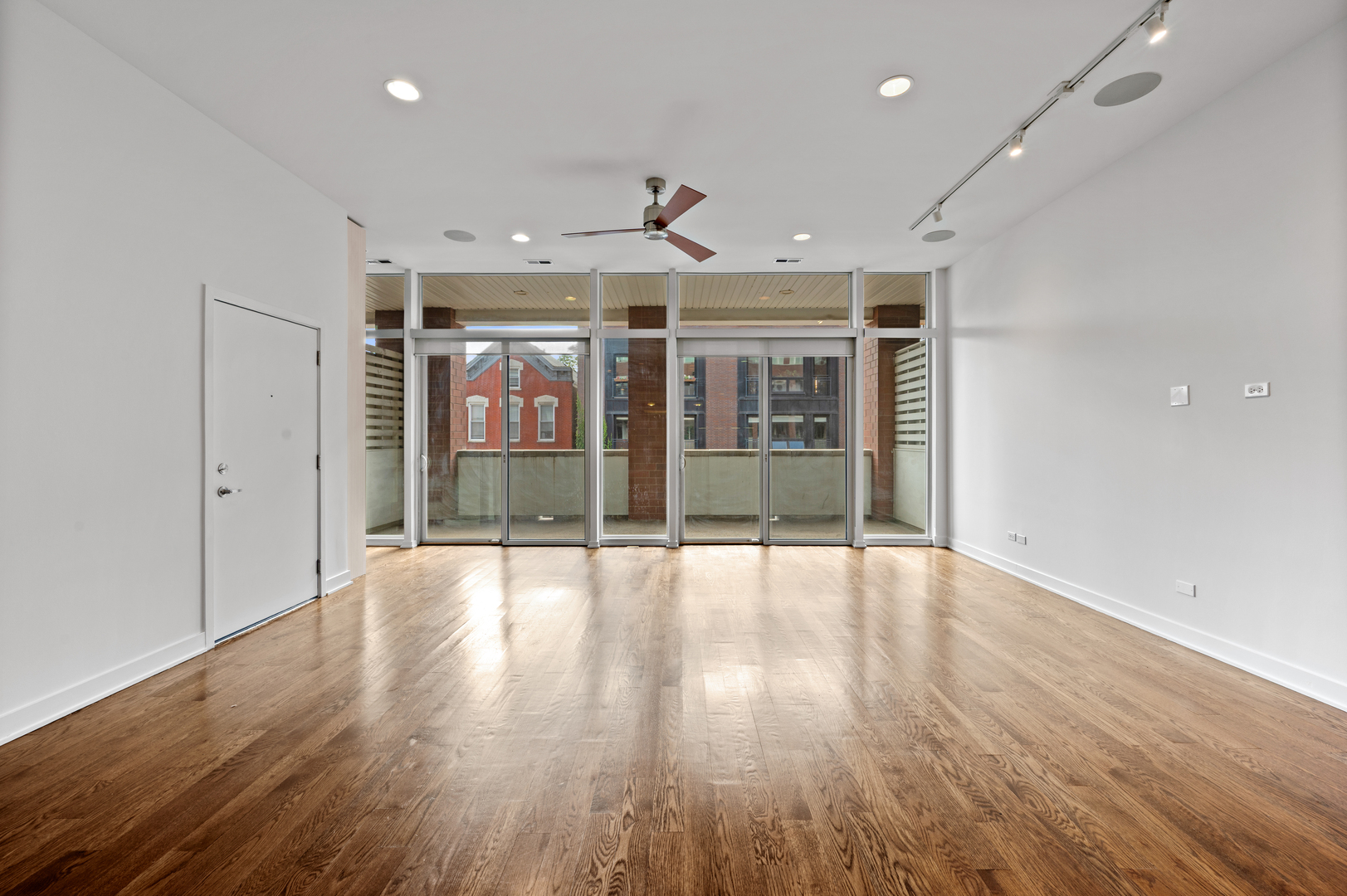 Chicago, Illinois 60622, United States, 3 Bedrooms Bedrooms, ,2 BathroomsBathrooms,Residential,Active,228117