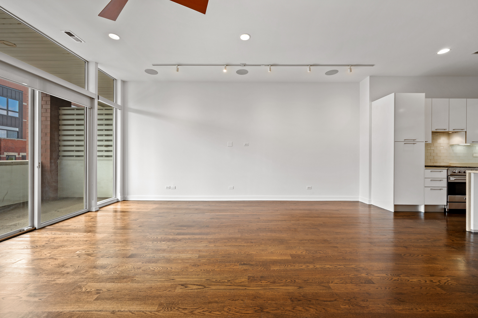 Chicago, Illinois 60622, United States, 3 Bedrooms Bedrooms, ,2 BathroomsBathrooms,Residential,Active,228117