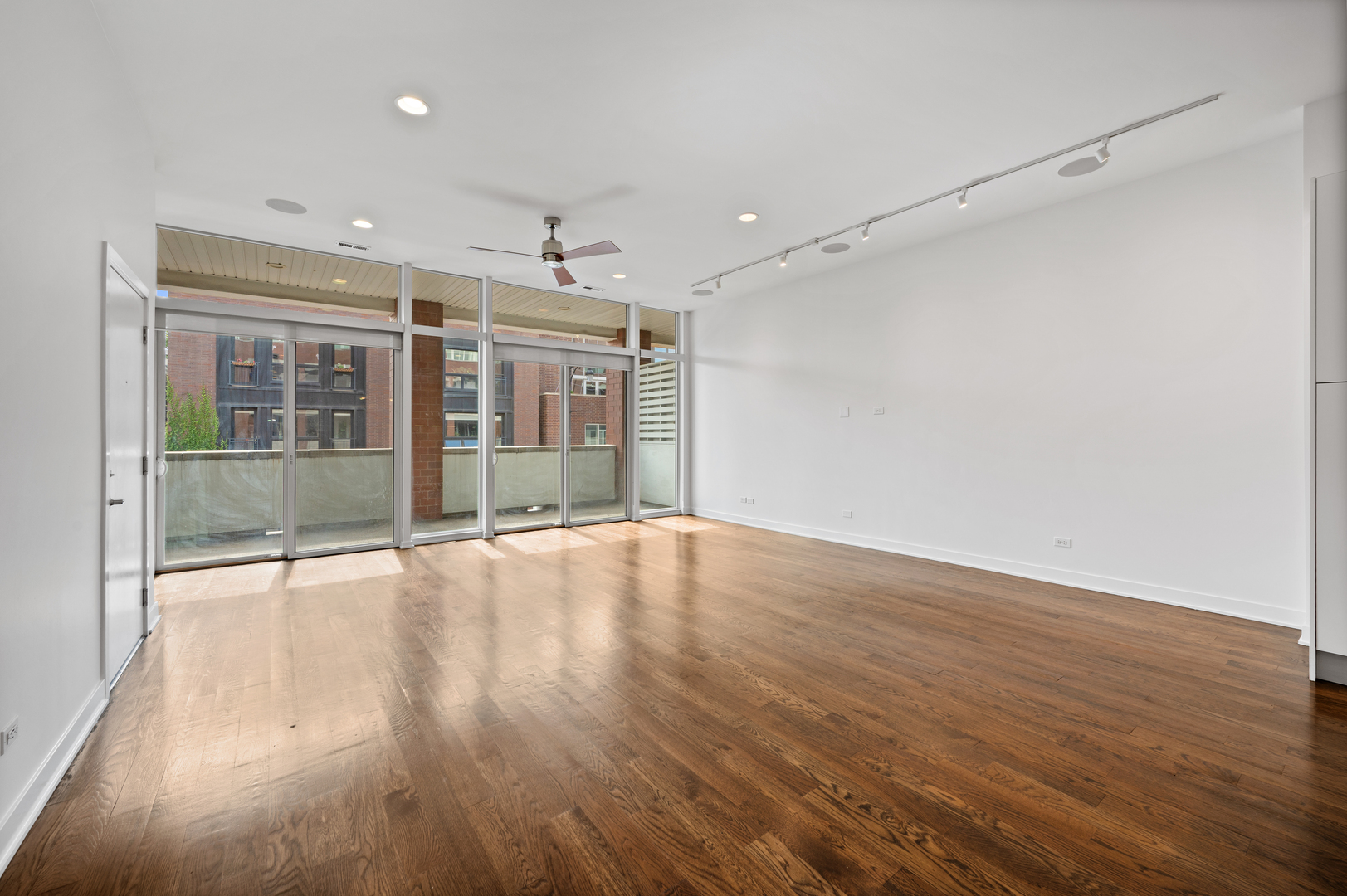 Chicago, Illinois 60622, United States, 3 Bedrooms Bedrooms, ,2 BathroomsBathrooms,Residential,Active,228117