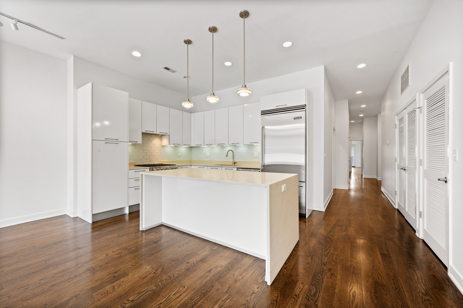 Chicago, Illinois 60622, United States, 3 Bedrooms Bedrooms, ,2 BathroomsBathrooms,Residential,Active,228117