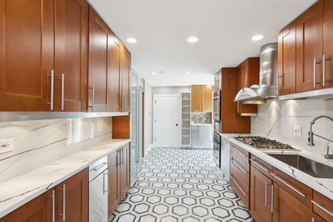 Tiny photo for 6857 N Knox Avenue, Lincolnwood, IL 60712 (MLS # 12590908)