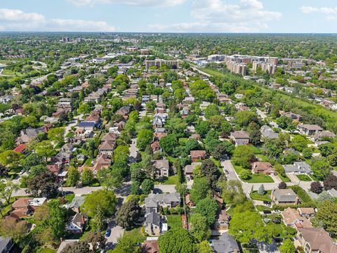 Tiny photo for 6857 N Knox Avenue, Lincolnwood, IL 60712 (MLS # 12590908)