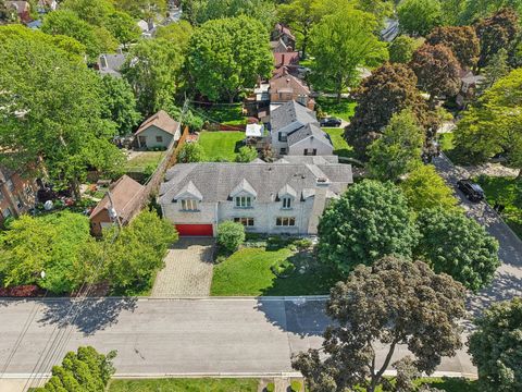 Tiny photo for 6857 N Knox Avenue, Lincolnwood, IL 60712 (MLS # 12590908)