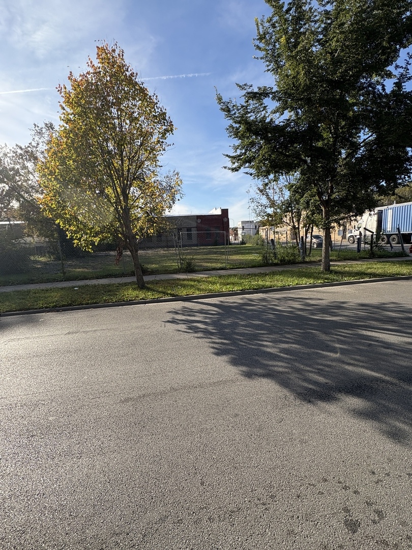 5900 S Loomis Boulevard