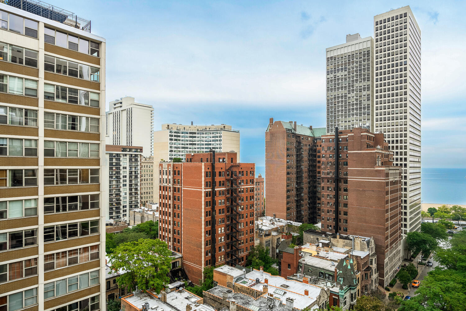 33 E Cedar Street 17G