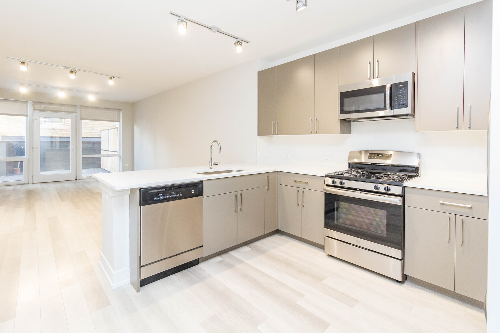 1554 N Talman Avenue 205