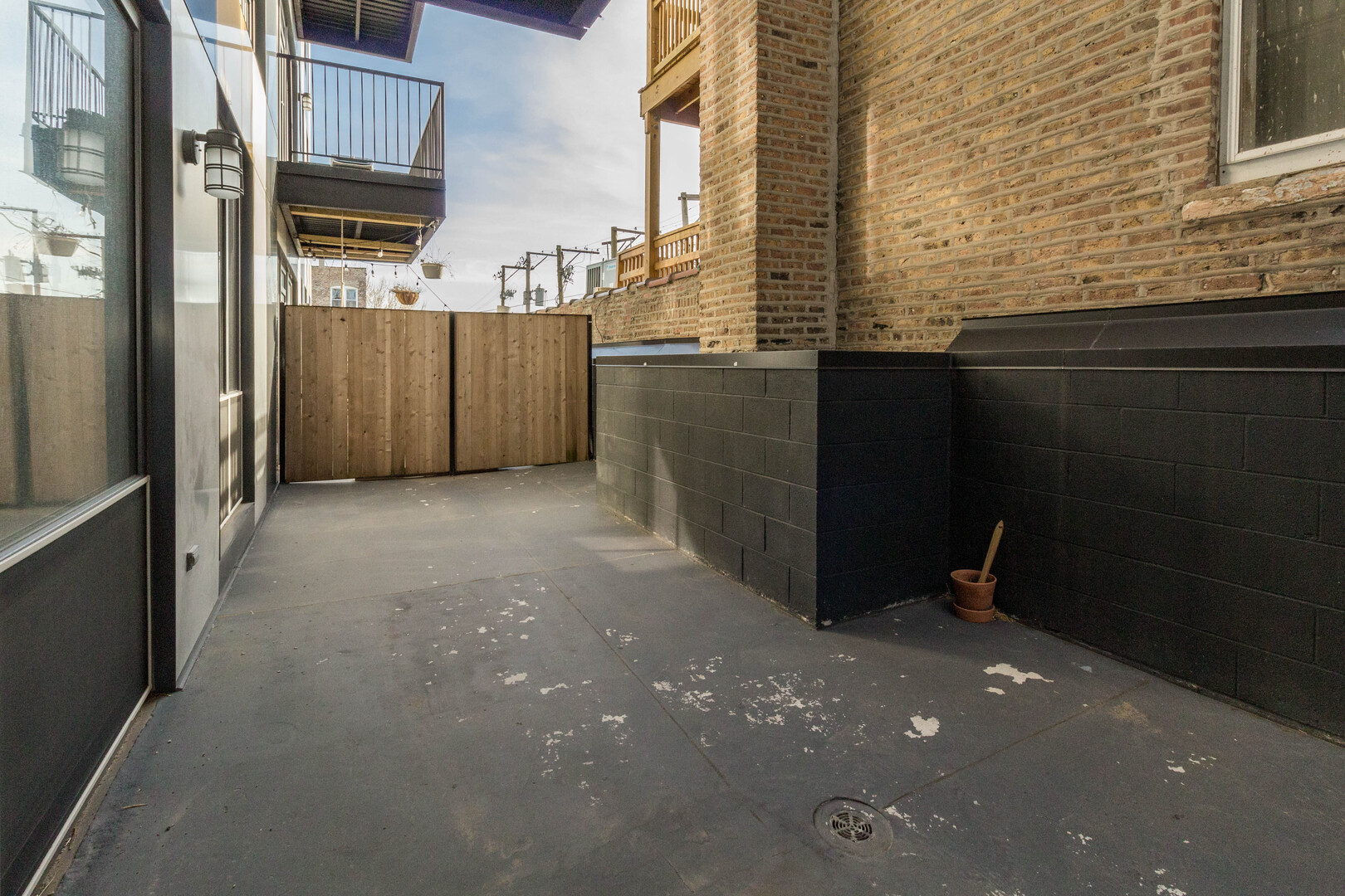 1554 N Talman Avenue 205