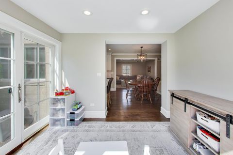 Tiny photo for 527 E Mayfair Road, Arlington Heights, IL 60005 (MLS # 12600107)