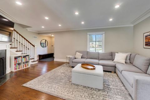 Tiny photo for 527 E Mayfair Road, Arlington Heights, IL 60005 (MLS # 12600107)