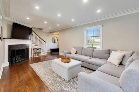 Tiny photo for 527 E Mayfair Road, Arlington Heights, IL 60005 (MLS # 12600107)