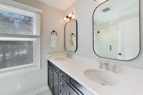 Tiny photo for 527 E Mayfair Road, Arlington Heights, IL 60005 (MLS # 12600107)