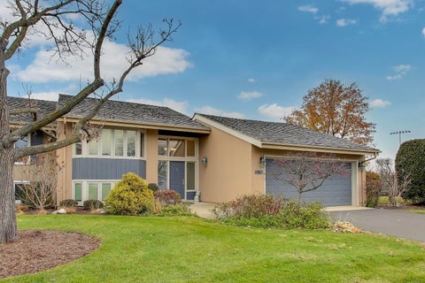 Photo of 211 Briarwood Pass, Oak Brook, IL 60523 (MLS # 12663943)