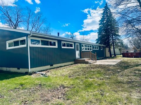 Photo of 1111 N Bell Avenue E, Pontiac, IL 61764 (MLS # 12605147)