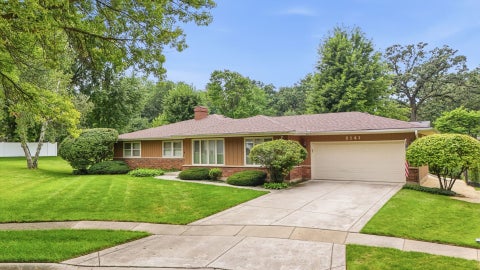 Tiny photo for 2141 Country Knoll Court, Elgin, IL 60123 (MLS # 12727326)