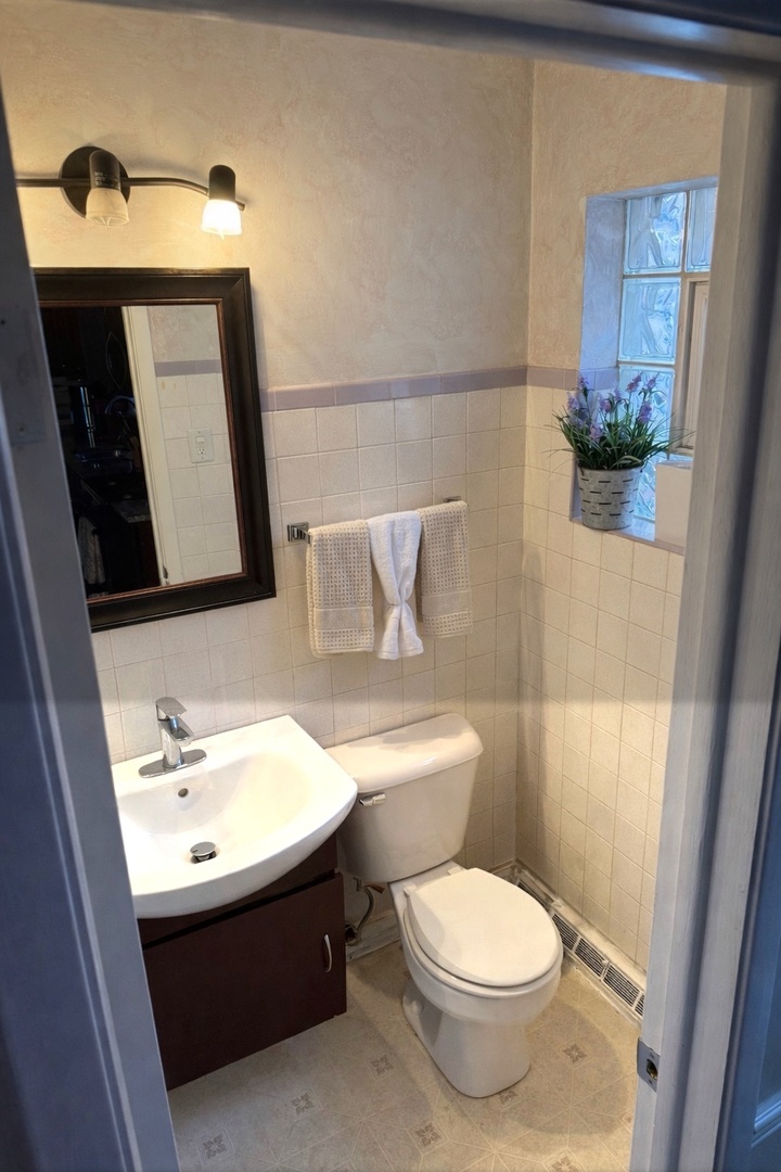 2605 W 83rd Place