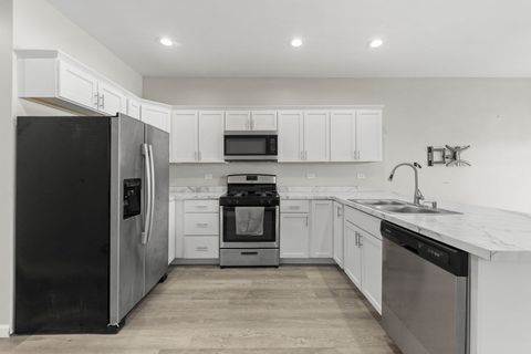 Tiny photo for 600 W Pleasant Lane #A2, Lombard, IL 60148 (MLS # 12474687)