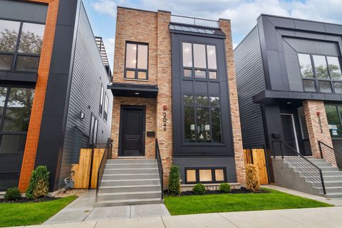 2049 W Race Avenue Chicago IL 60612