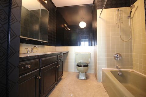 Tiny photo for 6033 N Sheridan Road #45L, Chicago, IL 60660 (MLS # 12516651)