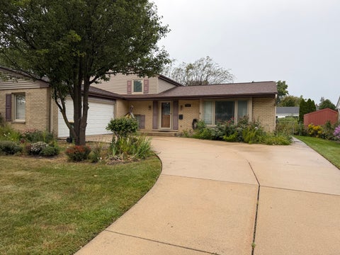 Photo of 1622 S Surrey Ridge Drive, Arlington Heights, IL 60005 (MLS # 12758746)