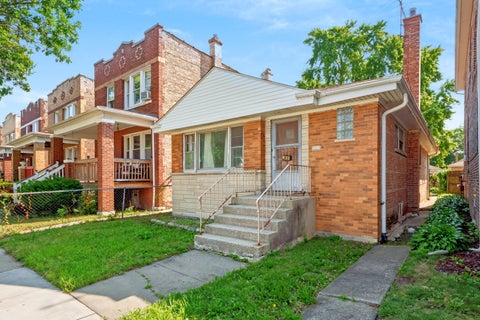 Tiny photo for 833 N Keeler Avenue, Chicago, IL 60651 (MLS # 12717311)