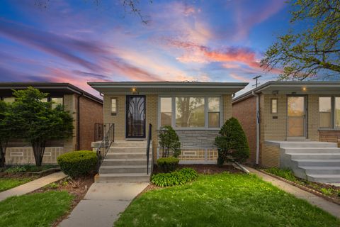 Photo of 4855 W Gunnison Street, Chicago, IL 60630 (MLS # 12634951)