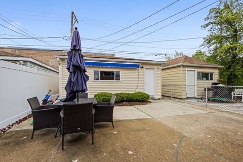 Tiny photo for 4855 W Gunnison Street, Chicago, IL 60630 (MLS # 12634951)