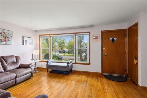 Tiny photo for 4855 W Gunnison Street, Chicago, IL 60630 (MLS # 12634951)