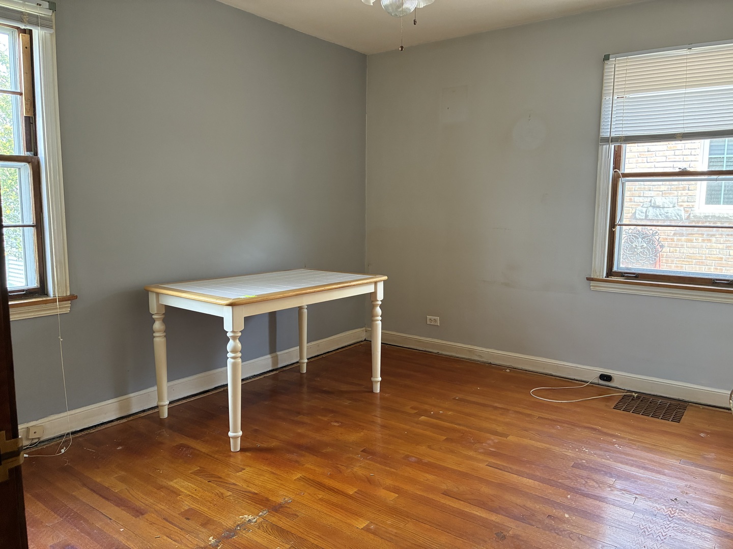 Chicago, Illinois 60655, United States, 2 Bedrooms Bedrooms, ,2 BathroomsBathrooms,Residential,Active,209807