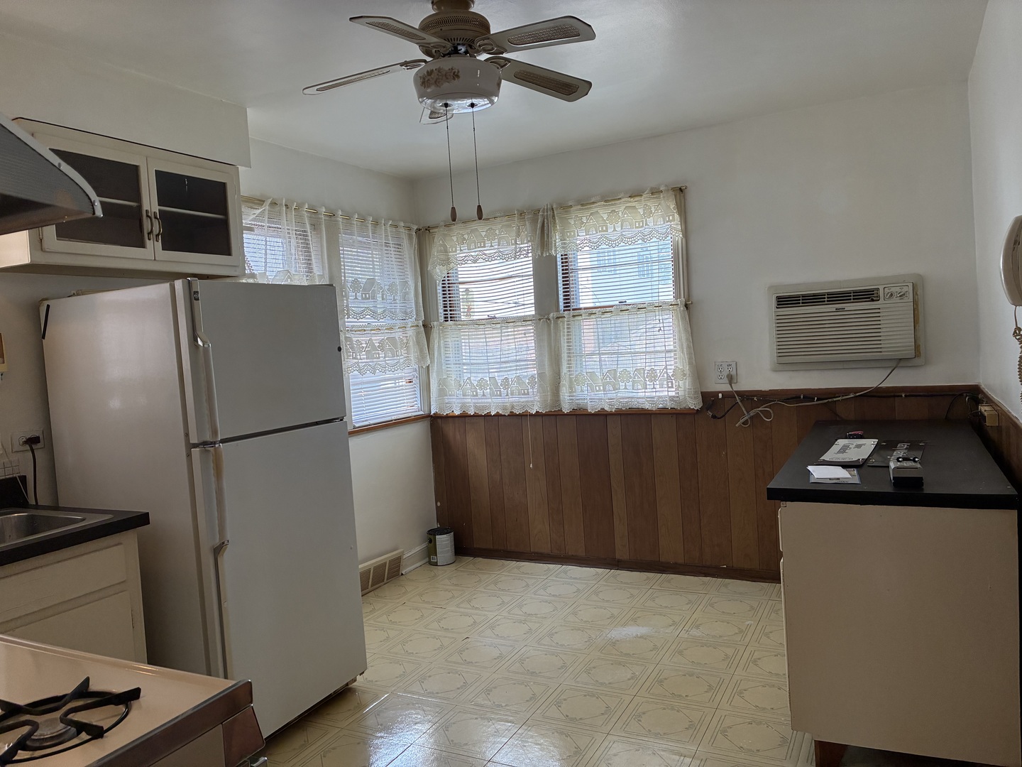 Chicago, Illinois 60655, United States, 2 Bedrooms Bedrooms, ,2 BathroomsBathrooms,Residential,Active,209807