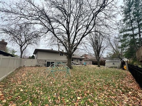 Tiny photo for 48 S COUNTRY SQUIRE Road, Palos Heights, IL 60463 (MLS # 12556117)