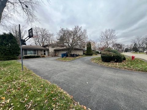 Tiny photo for 48 S COUNTRY SQUIRE Road, Palos Heights, IL 60463 (MLS # 12556117)