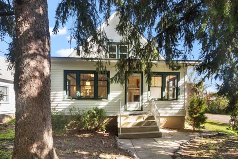 Photo of 824 Washington Street, Woodstock, IL 60098 (MLS # 12486559)