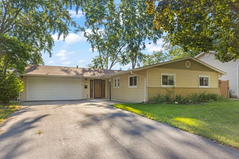 Photo of 7101 Edgebrook Lane, Hanover Park, IL 60133 (MLS # 12743371)