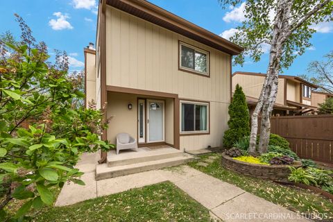 647 Glacier Trail Roselle IL 60172