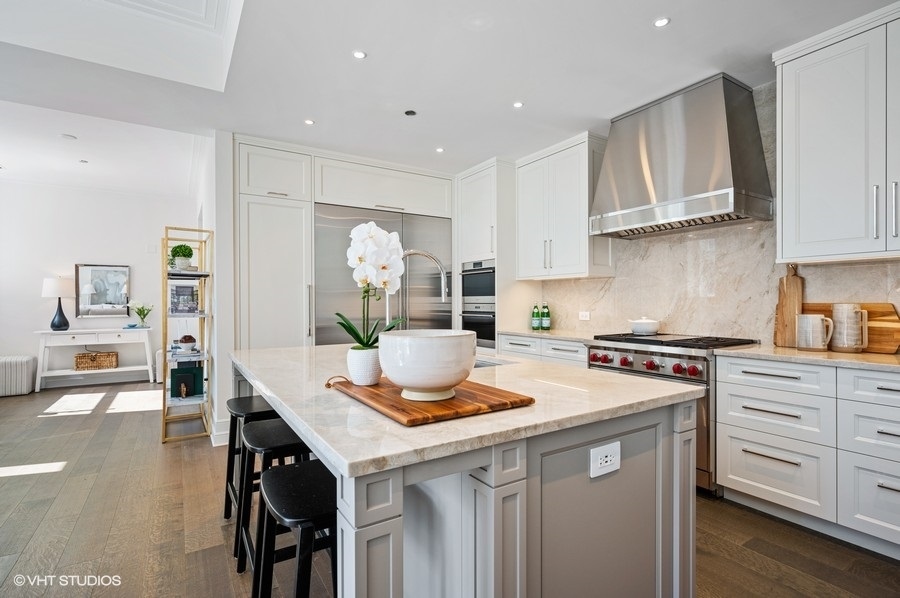 435 N Michigan Avenue 701