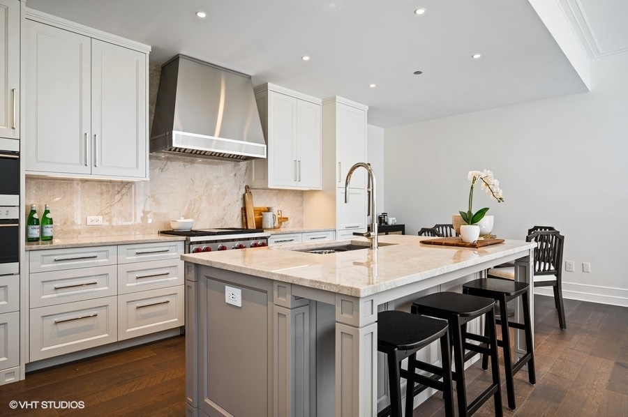 435 N Michigan Avenue 701