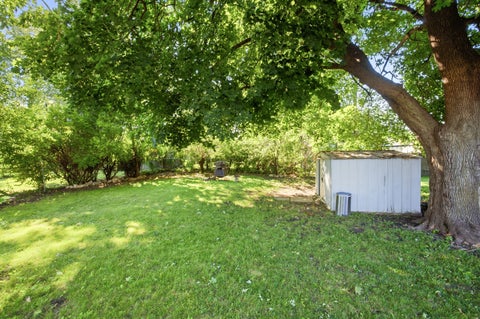 Tiny photo for 132 Walnut Court, Mundelein, IL 60060 (MLS # 12719562)