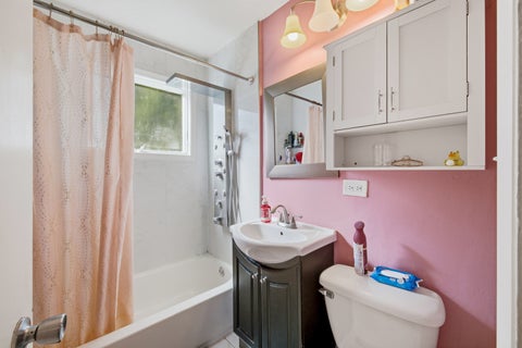Tiny photo for 132 Walnut Court, Mundelein, IL 60060 (MLS # 12719562)