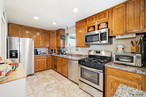Tiny photo for 132 Walnut Court, Mundelein, IL 60060 (MLS # 12719562)