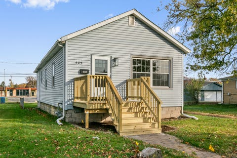 Photo of 505 Greenbay Avenue, Calumet City, IL 60409 (MLS # 12672394)